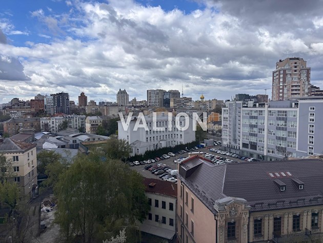 Продам 2 кімн. квартиру в Центрі, вул. Обсерваторна, 12а