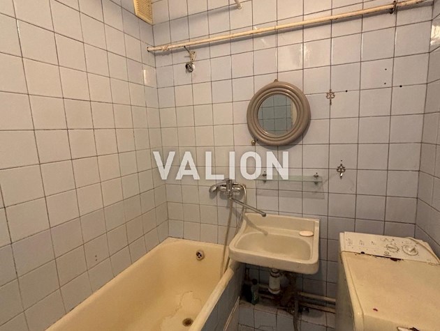 Продам 2 кімн. квартиру в Центрі, вул. Обсерваторна, 12а