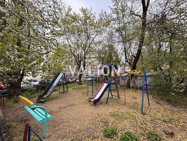 Продам 2 кімн. квартиру в Центрі, вул. Обсерваторна, 12а