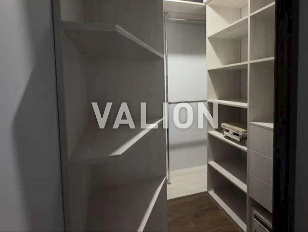 Продаж 1-к квартири вул. Юнацька 1