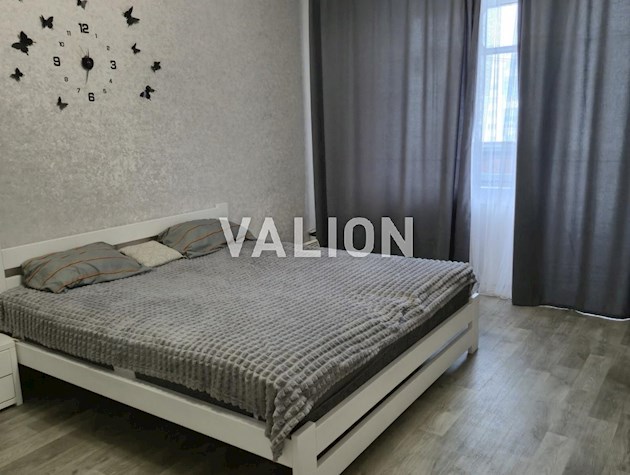 Продається 2-х кімнатна квартира, Деснянському районі, проспект Червоної Калини 22