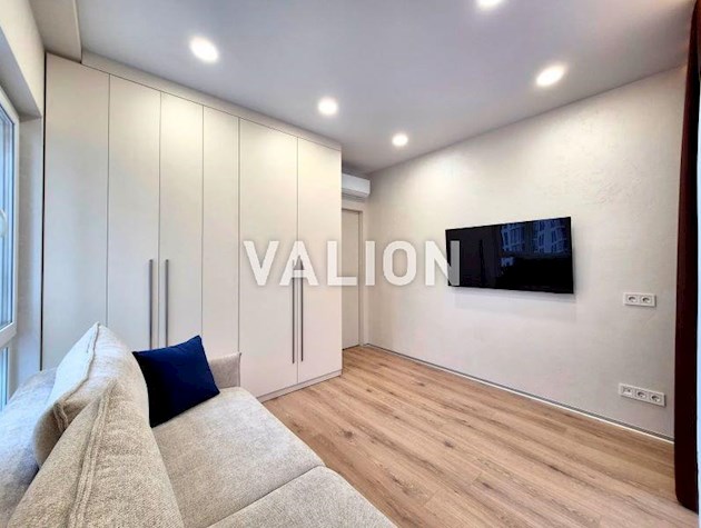 Продаж 2-к квартири вул. Михайла Максимовича 24