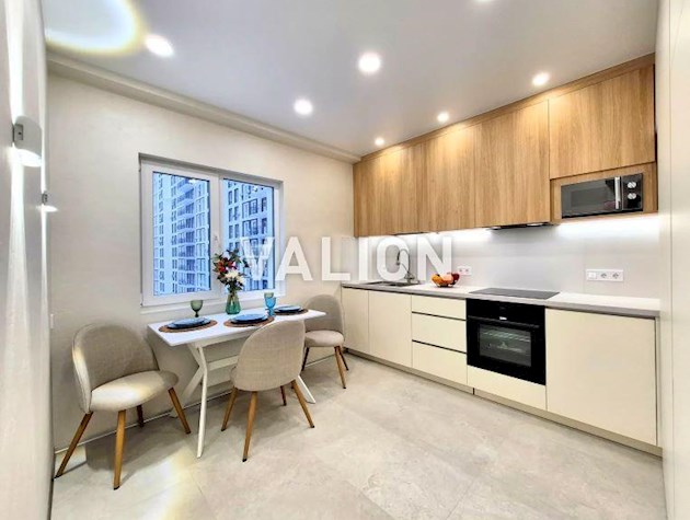 Продаж 2-к квартири вул. Михайла Максимовича 24