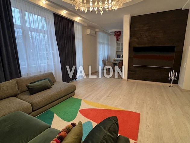 Продам 3к квартиру з ремонтом у ЖК Пори Року метро Вокзальна