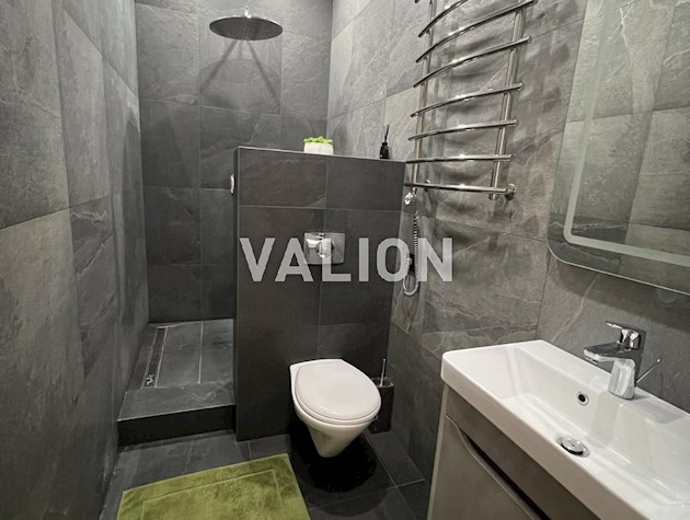 Продам 3к квартиру з ремонтом у ЖК Пори Року метро Вокзальна