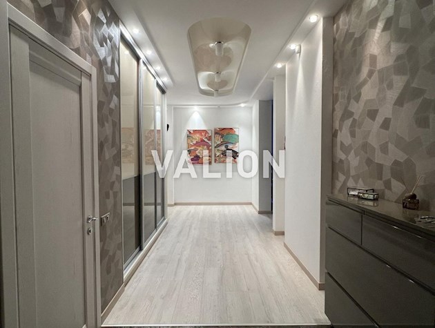 Продам 3к квартиру з ремонтом у ЖК Пори Року метро Вокзальна