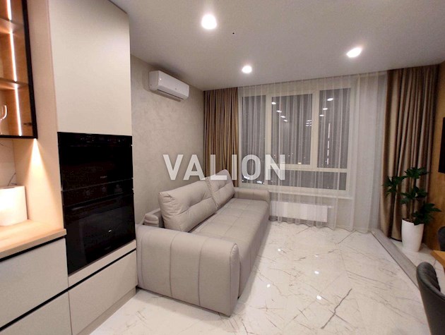 Продажа 1-к квартиры ул. Александра Олеся 10а