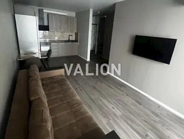 Продаж 1-к квартири вул. Зарічна 4