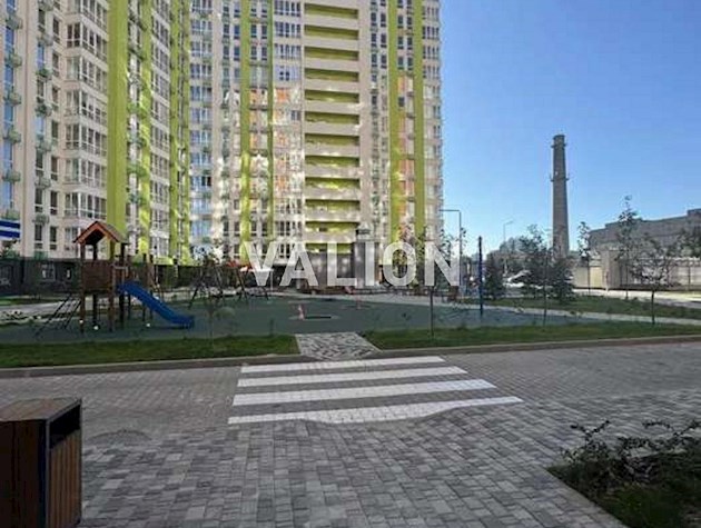 Продаж 3-к квартири вул. Бердника 1