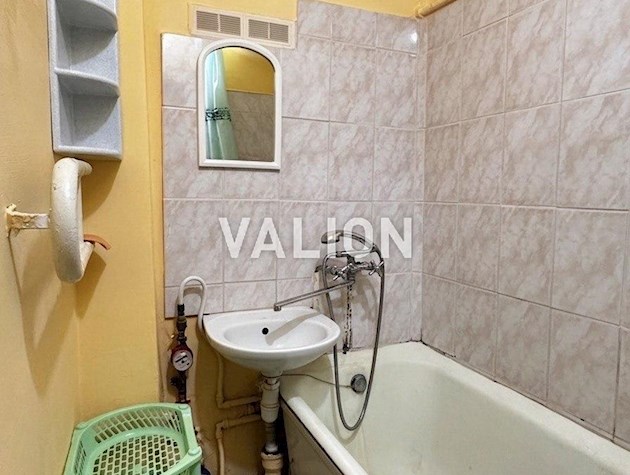 Продажа 2-х комн. квартиры по адресу Соломенская 19, Соломенский р-н.