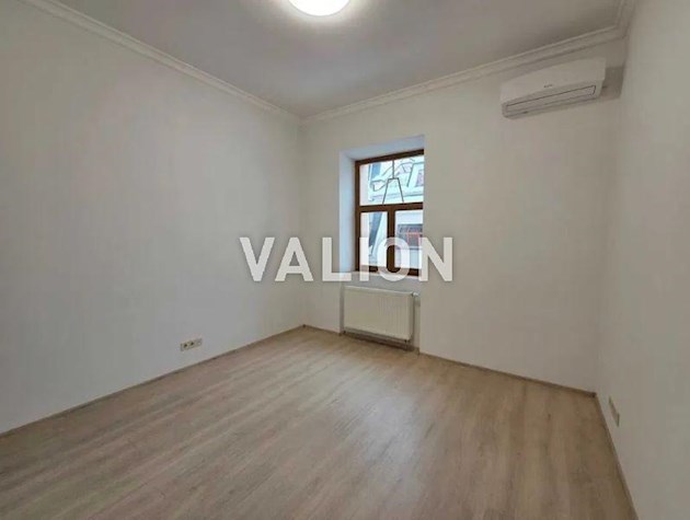 Продаж 4-к квартири вул. Воздвиженська 20