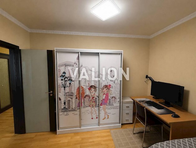 Продажа 2-комнатной квартиры 74 м² возле метро Осокорки, ул. Елизаветы Чавдар 9. До метро Осокорки — 5 минут пешком.