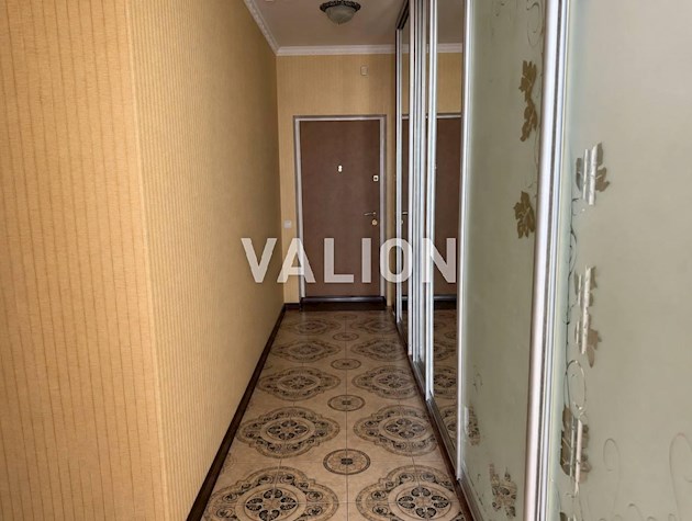 Продажа 2-комнатной квартиры 74 м² возле метро Осокорки, ул. Елизаветы Чавдар 9. До метро Осокорки — 5 минут пешком.