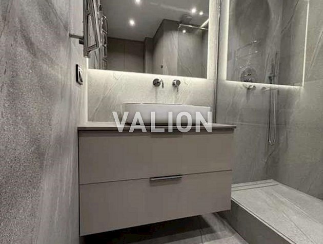 Продаж 1-к квартири вул. Дніпровська набережна 15ж