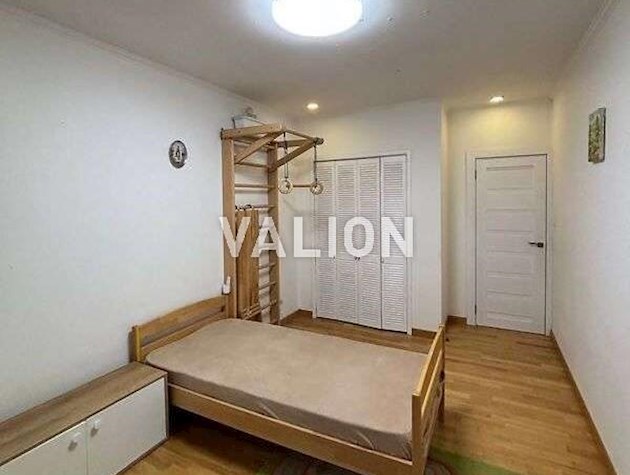 Продаж 3-к квартири вул. Регенераторна 4