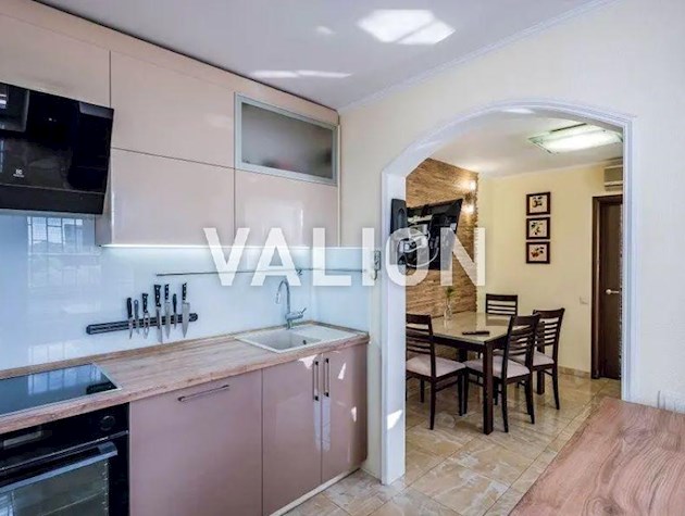 Продаж 4-к квартири вул. Володимира Івасюка 49