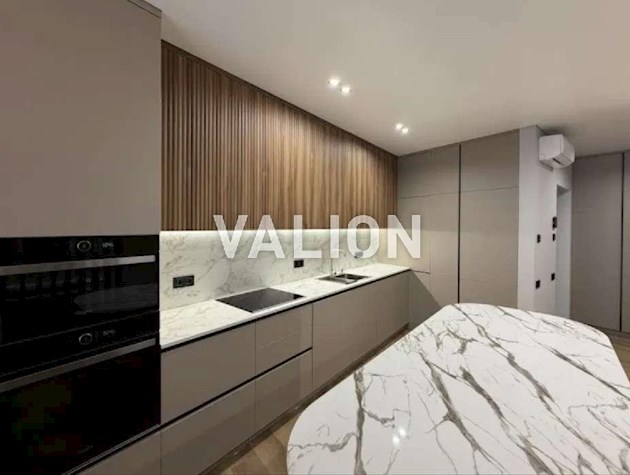 Продаж 2-к квартири вул. Причальна 12