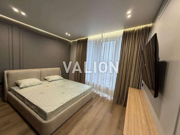 Продаж 2-к квартири вул. Причальна 12