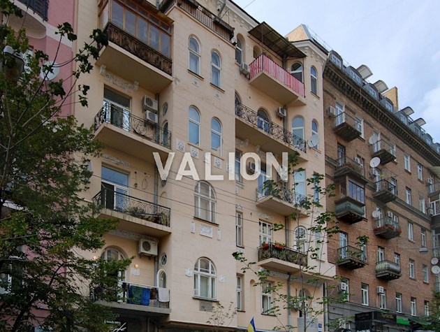 Продаж 1-к квартири вул. Костельна 9