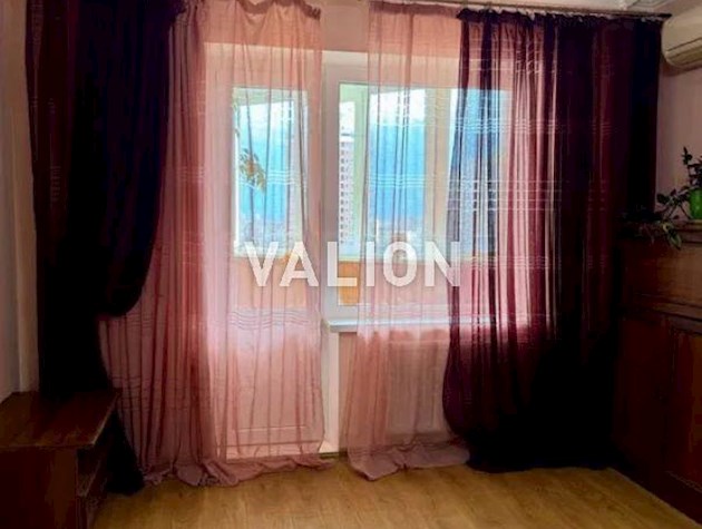 Продаж 3-к квартири вул. Олександри Екстер 14