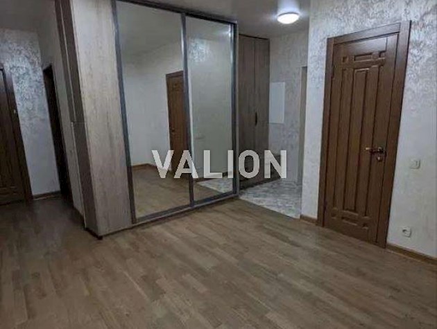 Продаж 3-к квартири вул. Анни Ахматової 30