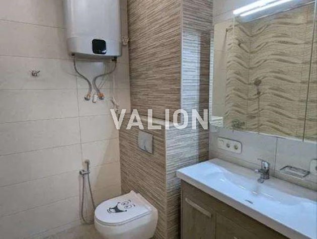 Продаж 3-к квартири вул. Анни Ахматової 30