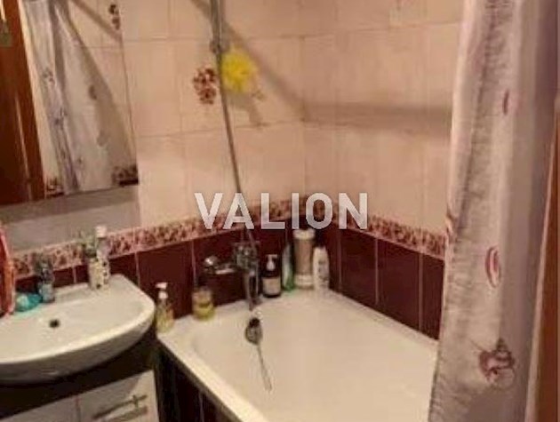 Продаж 2-к квартири вул. Зодчих 26