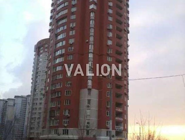 Продаж 2-к квартири вул. Ахматової 45