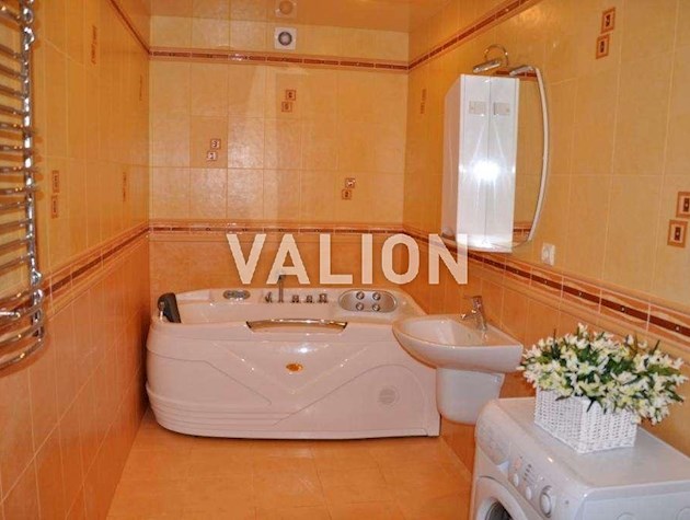 Продажа 4-комнатной квартиры ул. Михаила Котельникова 1