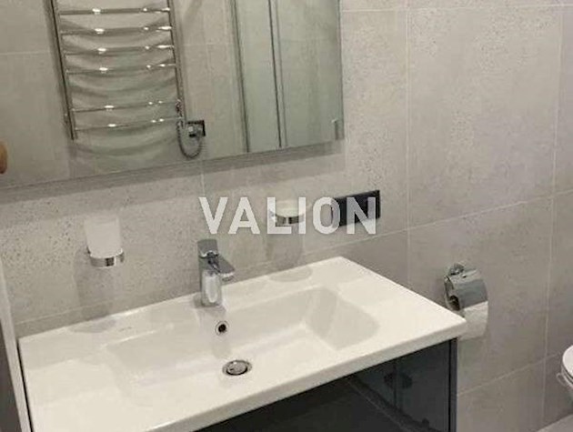 Продаж 1-к квартири вул. Салютна 2