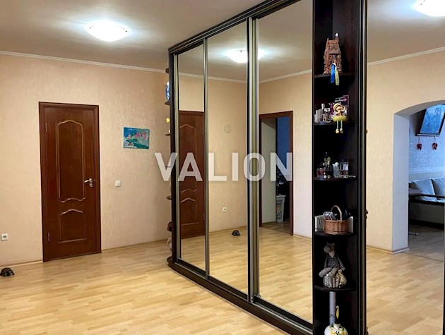 Продаж 3-х кімнатної квартири, Святошинський район, вул. Хмельницька, 10.