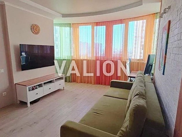 Продается трехкомнатная квартира, ЖК «4 сезона», улица Михаила Максимовича, 3-Д