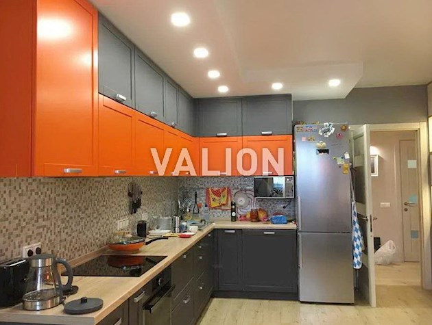 Продается трехкомнатная квартира, ЖК «4 сезона», улица Михаила Максимовича, 3-Д