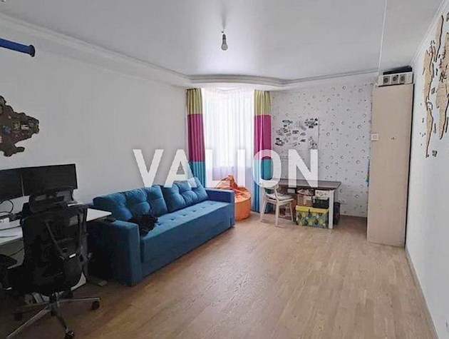 Продается трехкомнатная квартира, ЖК «4 сезона», улица Михаила Максимовича, 3-Д