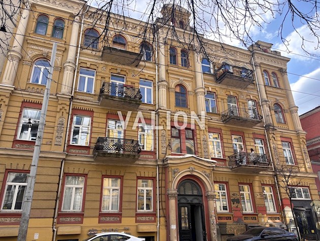 Продам 2 комнатную квартиру в Центре Б.Житомирская 13