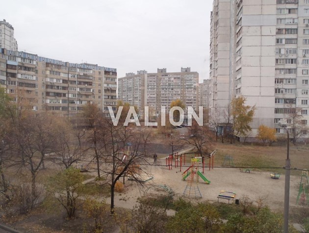 Продаж 3-к квартири вул. Каштанова, 8