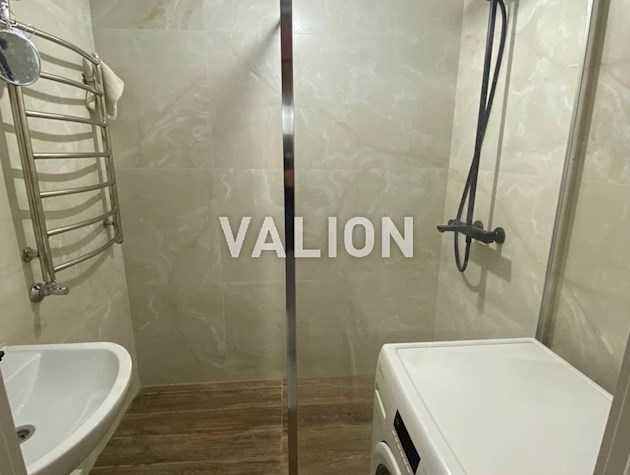 Продаж 3-к квартири вул. Каштанова, 8