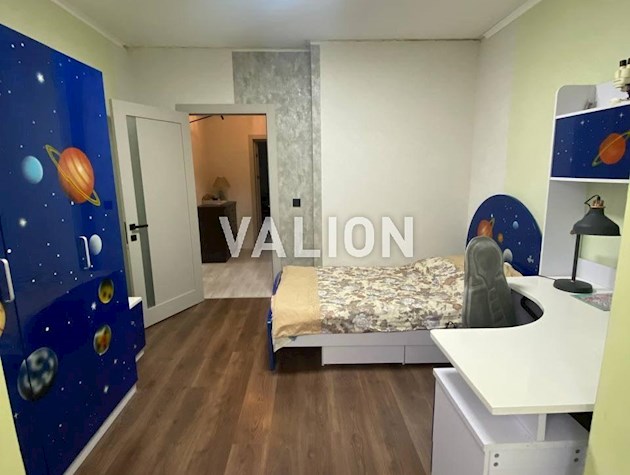 Продаж 3-к квартири вул. Каштанова, 8