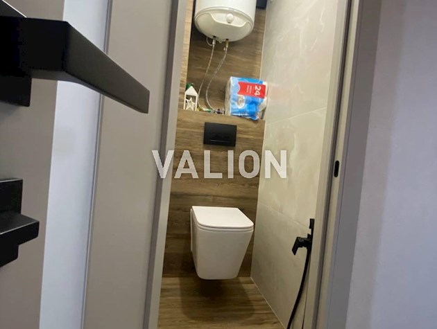 Продаж 3-к квартири вул. Каштанова, 8