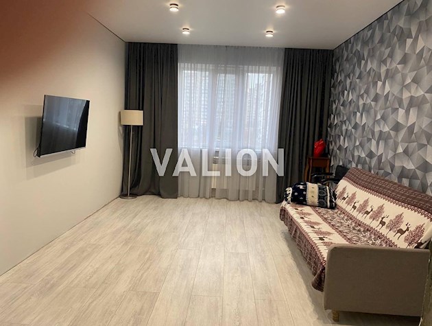 Продаж 3-к квартири вул. Каштанова, 8