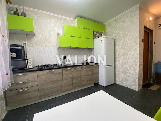 Продаж 3-к квартири вул. Каштанова, 8