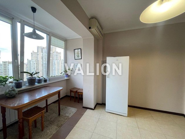 Продаж трикімнатної квартири вул.Княжий затон 5, Позняки,Осокорки