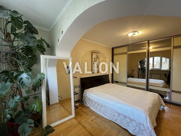 Продаж трикімнатної квартири вул.Княжий затон 5, Позняки,Осокорки