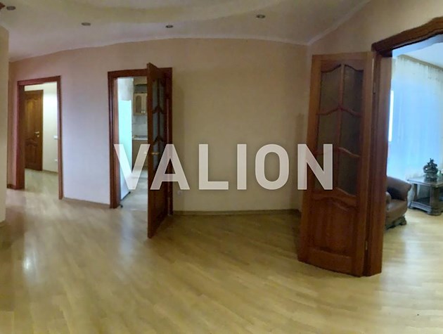 Продаж 3-к квартири вул. Лаврухіна 5