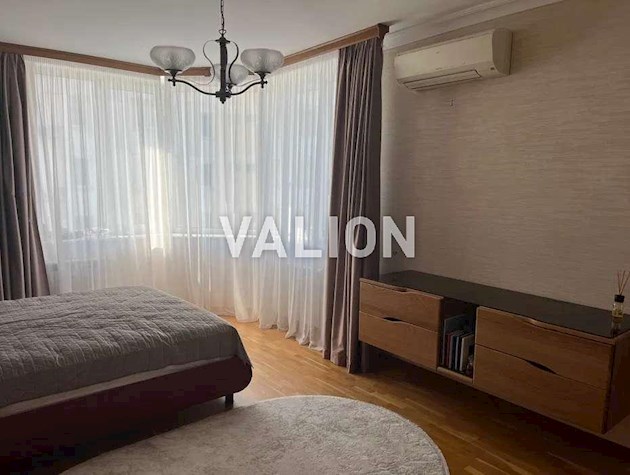 Продаж 4-кімнатної квартири на просп.Бажана Миколи, 16