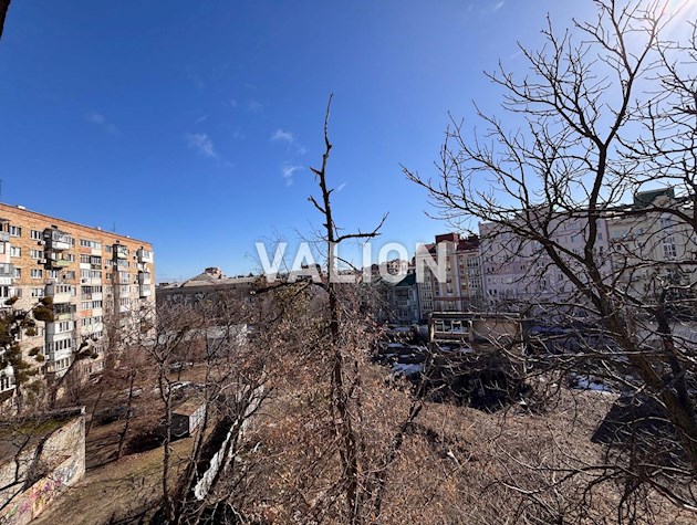 Продам 2-к квартиру на Подоле Контрактовая площадь ул. Еленовская 34а