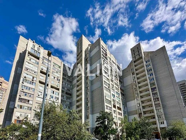 Продаж 3-кімнатної квартири на вул.Драгоманова, 31в