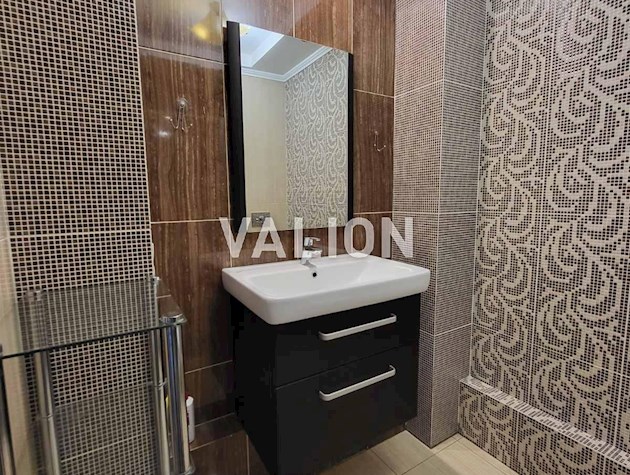 Продажа 2 — комнатной квартиры.