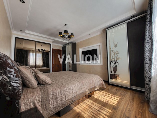 Продажа 2 — комнатной квартиры.