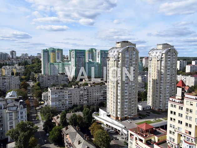 Продам 3-комнатную квартиру ул. Приорская 16, Куреневка